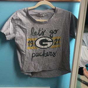 Gray cropped T-shirt with green bay packers logo